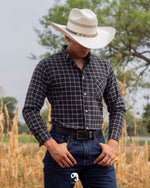 Cargar imagen en el visor de la galería, CAMISA MANGA LARGA CUADROS MEDIANOS NEGRA CUADROS BLANCOS
