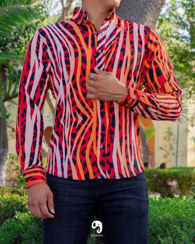 CAMISA MANGA LARGA ESTAMPADO CON RAYAS  DE LEON Y MANCHAS