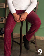 Cargar imagen en el visor de la galería, PANTALON EXOTICO VINIPIEL ANIMAL VINO
