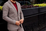 Cargar imagen en el visor de la galería, BLAZER SOLAPA V CUADROS BEIGE CON VINO Y NEGRO
