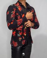 Cargar imagen en el visor de la galería, BLAZER SOLAPA V EXOTICO NEGRO CON FLORES ROJAS CON DORADO
