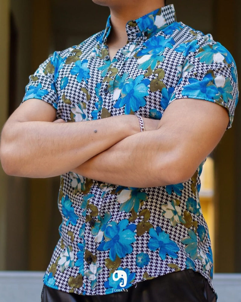 CAMISA MANGA CORTA ESTAMPADO PIXEL NEGRO CON FLORES