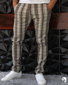 PANTALÓN CASUAL CUADROS BEIGE CON FRANJAS CAFE