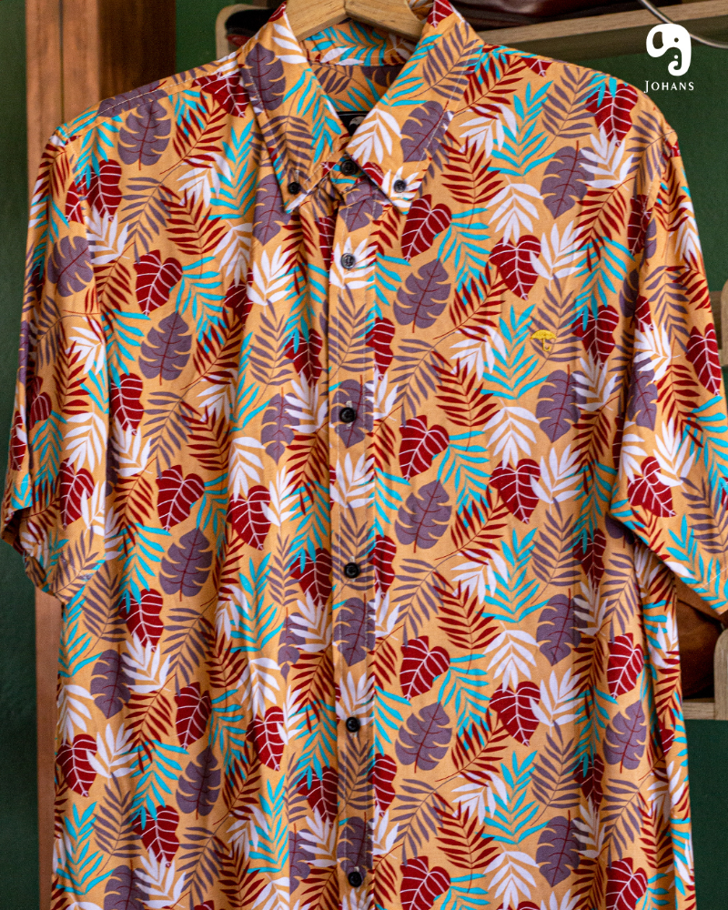 CAMISA MANGA CORTA ESTAMPADO DE HOJAS