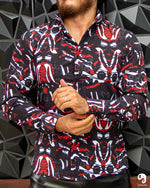 Cargar imagen en el visor de la galería, CAMISA MANGA LARGA ESTAMPADO NEGRA CARAS BLANCO Y  ROJO
