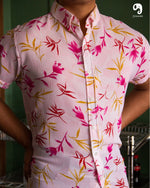 Cargar imagen en el visor de la galería, CAMISA MANGA CORTA ESTAMPADO ROSA PASTEL TRIGO
