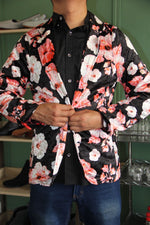 Cargar imagen en el visor de la galería, BLAZER SOLAPA V EXOTICO TERCIOPELO CON ROSAS ROSA
