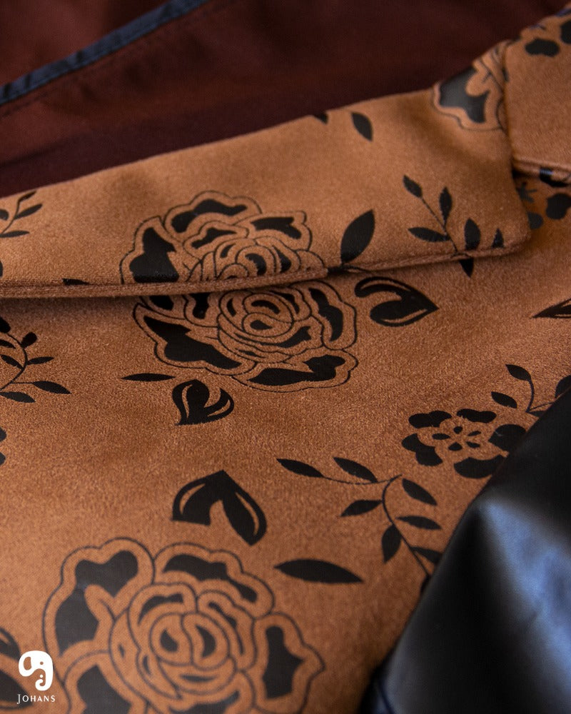 PANTALON EXOTICO GAMUZA FLORES CAFE