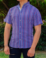 Cargar imagen en el visor de la galería, CAMISA MANGA CORTA ESTAMPADO TRIBAL EN BLANCO Y AZUL MARINO

