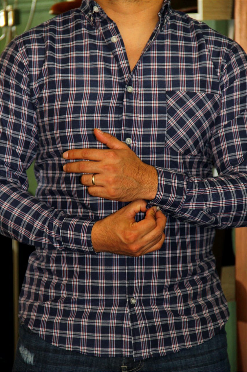 CAMISA MANGA LARGA CUADROS PEQUEÑOS AZUL MARINO CON ROJO