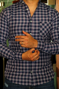 CAMISA MANGA LARGA CUADROS PEQUEÑOS AZUL MARINO CON ROJO