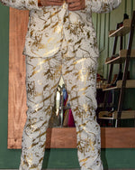 Cargar imagen en el visor de la galería, PANTALÓN EXOTICO IVORY LIENZO DORADO

