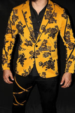 Cargar imagen en el visor de la galería, BLAZER SOLAPA V EXOTICO AMARILLO CON FLORES DE GAMUZA EN NEGRO
