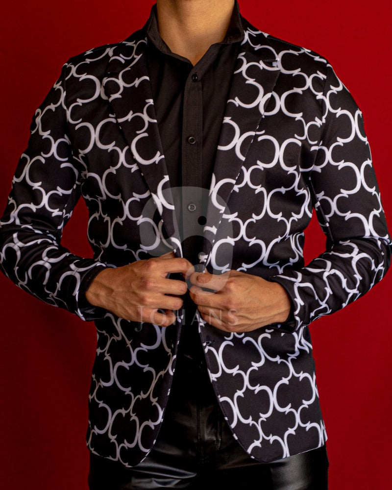 BLAZER SOLAPA V EXOTICO NEGRO CON GRECAS  BLANCAS DOBLE C