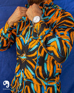 Cargar imagen en el visor de la galería, CAMISA MANGA LARGA ESTAMPADO PINCELADAS AZUL Y NARANJA
