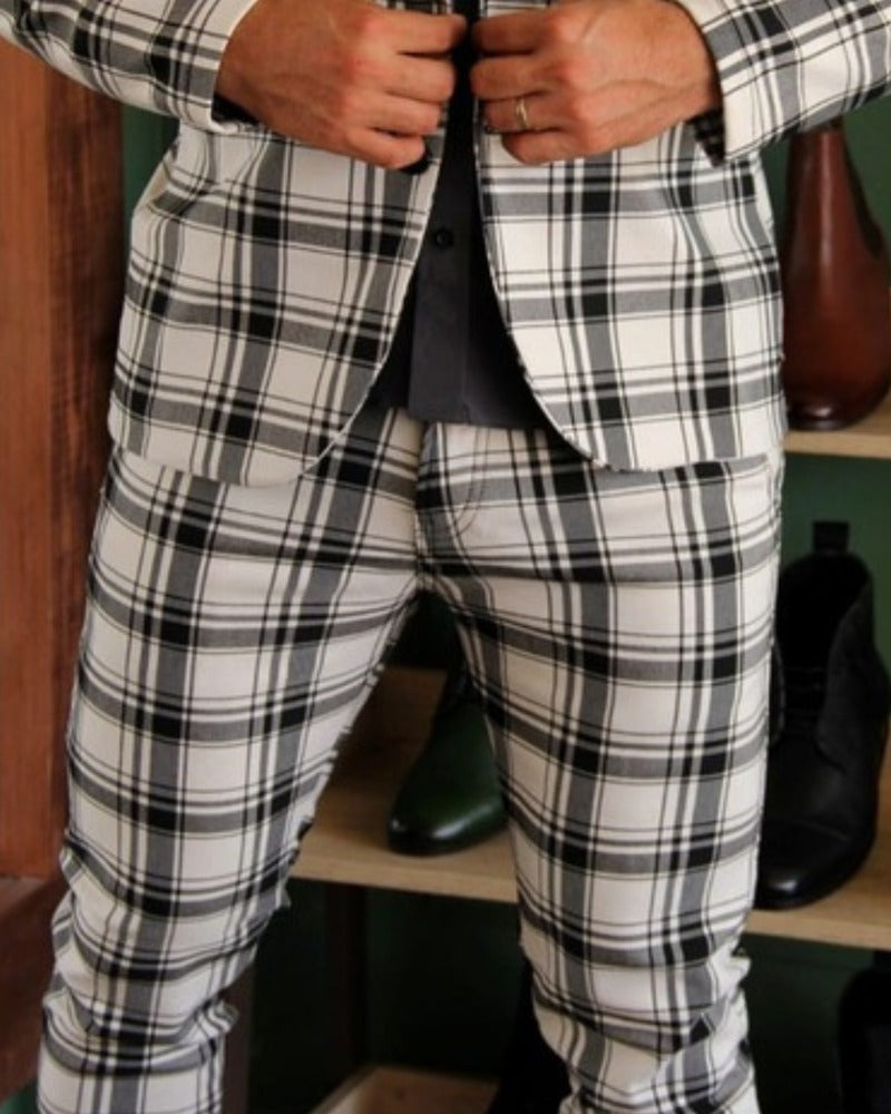 PANTALÓN CASUAL  BLANCO DE CUADROS NEGROS