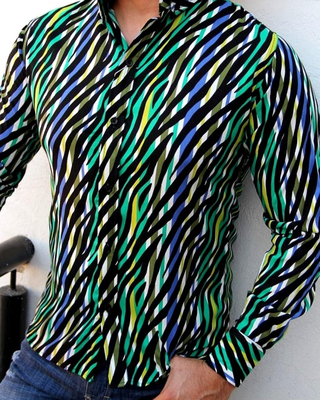 CAMISA MANGA LARGA ESTAMPADO CEBRA VERDE
