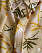 Cargar imagen en el visor de la galería, CAMISA MANGA CORTA ESTAMPADO BEIGE PRIMAVERAL
