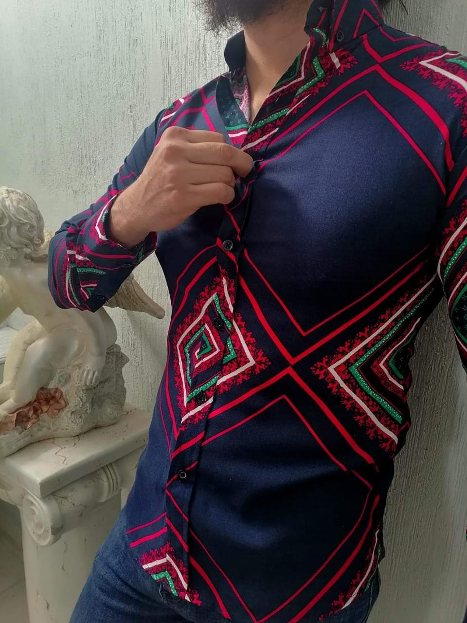 CAMISA MANGA LARGA ESTAMPADO ROMBOS CON FLORES FONDO MARINO