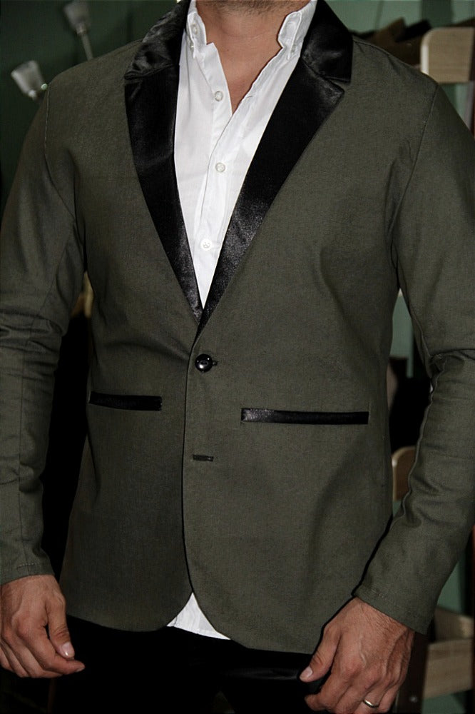 BLAZER SOLAPA V  EXOTICO VERDE MILITAR CON SOLAPA NEGRA