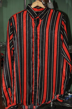 Cargar imagen en el visor de la galería, CAMISA MANGA LARGA RAYAS ROJO NEGRO Y BEIGE TELA SATINADA
