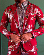 Cargar imagen en el visor de la galería, BLAZER SOLAPA V EXOTICO ROJO CON FLORES METALICAS
