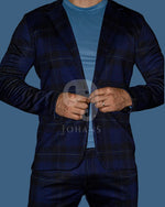 Cargar imagen en el visor de la galería, BLAZER SOLAPA V CASUAL AZUL MARINO CON CUADROS NEGROS
