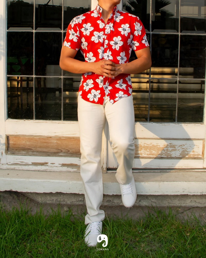 CAMISA MANGA CORTA ESTAMPADO DE FLORES HAWAIANAS FONDO ROJO
