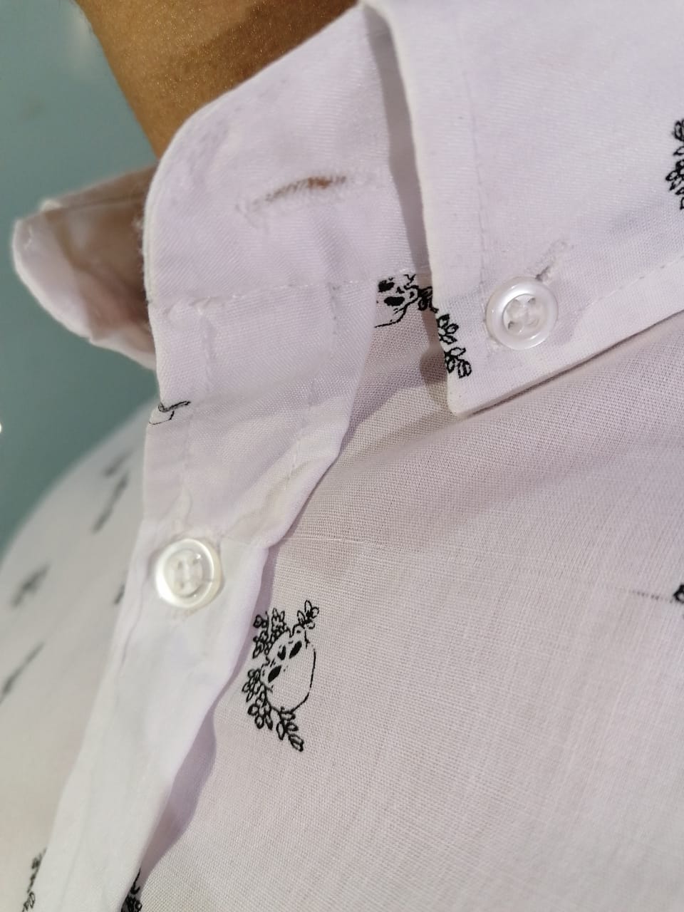 CAMISA MANGA LARGA ESTAMPADO BLANCA CALAVERAS