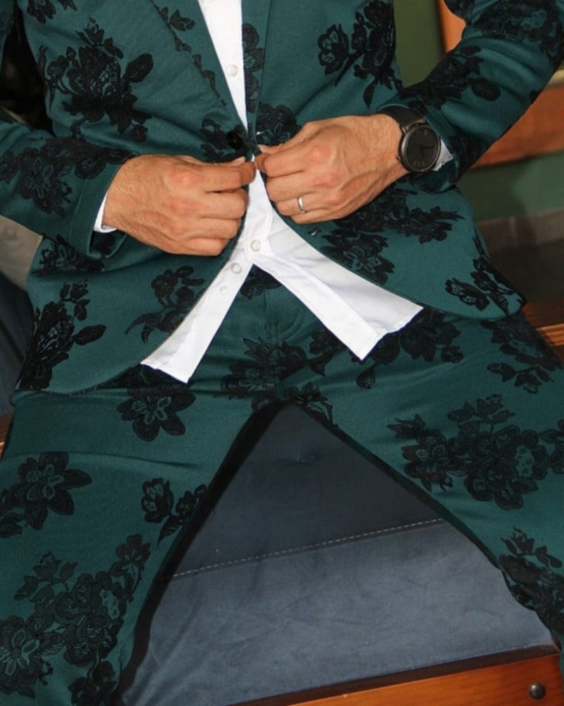 PANTALÓN EXOTICO VERDE CON FLORES DE GAMUZA  NEGRAS
