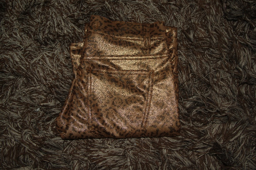 PANTALÓN EXOTICO CON DISEÑO DE LEOPARDO Y BRILLOS