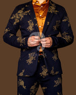 Cargar imagen en el visor de la galería, BLAZER SOLAPA V EXOTICO NEGRO CON FLORES EN DORADO
