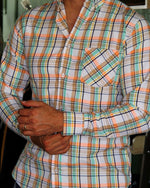 Cargar imagen en el visor de la galería, CAMISA MANGA LARGA CUADROS MEDIANOS BLANCA CON MENTA Y NARANJA
