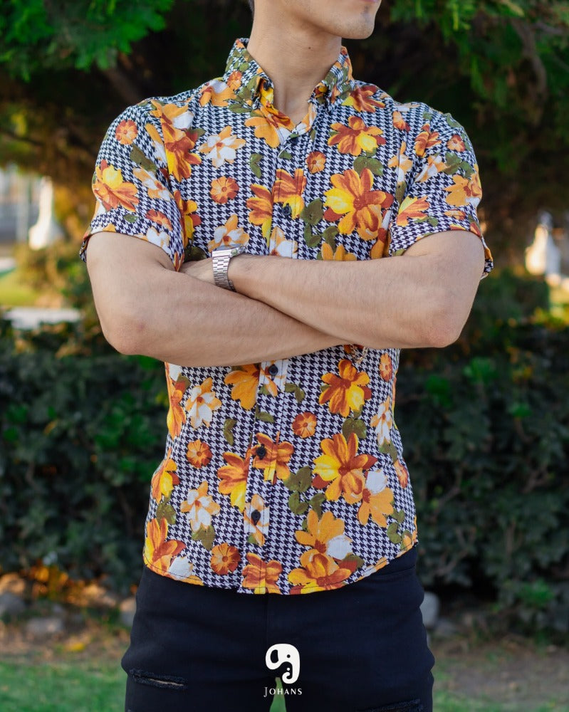 CAMISA MANGA CORTA ESTAMPADA PIXELES Y FLORES AMARILLAS