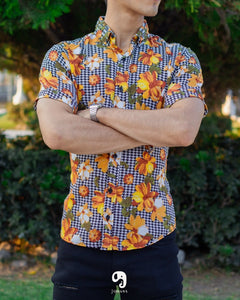 CAMISA MANGA CORTA ESTAMPADA PIXELES Y FLORES AMARILLAS