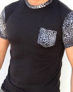 PLAYERA CUELLO REDONDO NEGRO CON MANGAS ANIMAL PRINT