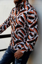 Cargar imagen en el visor de la galería, CAMISA MANGA LARGA ESTAMPADO PLUMAS CAFE/NARANJA
