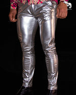 Cargar imagen en el visor de la galería, PANTALON EXOTICO VINIPIEL ALTO BRILLO PLATA
