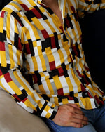 Cargar imagen en el visor de la galería, CAMISA MANGA LARGA ESTAMPADO AMARILLO CUADROS ROJOS Y NEGROS
