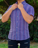 Cargar imagen en el visor de la galería, CAMISA MANGA CORTA ESTAMPADO TRIBAL EN BLANCO Y AZUL MARINO
