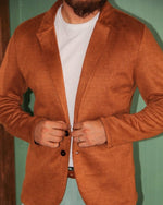 Cargar imagen en el visor de la galería, BLAZER SOLAPA V CASUAL AMBER GAMUZA
