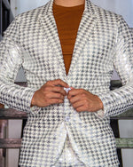Cargar imagen en el visor de la galería, BLAZER SOLAPA V EXOTICO BEIGE CON GATOS EN PLATA
