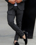 Cargar imagen en el visor de la galería, PANTALÓN CASUAL NEGRO CON CUADROS BLANCOS
