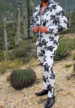 Cargar imagen en el visor de la galería, BLAZER SOLAPA V EXOTICO BLANCO CON FLORES DE GAMUZA
