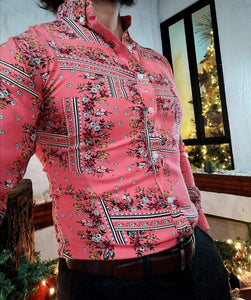 CAMISA MANGA LARGA ESTAMPADO CENEFA DE FLORES FONDO SALMÓN