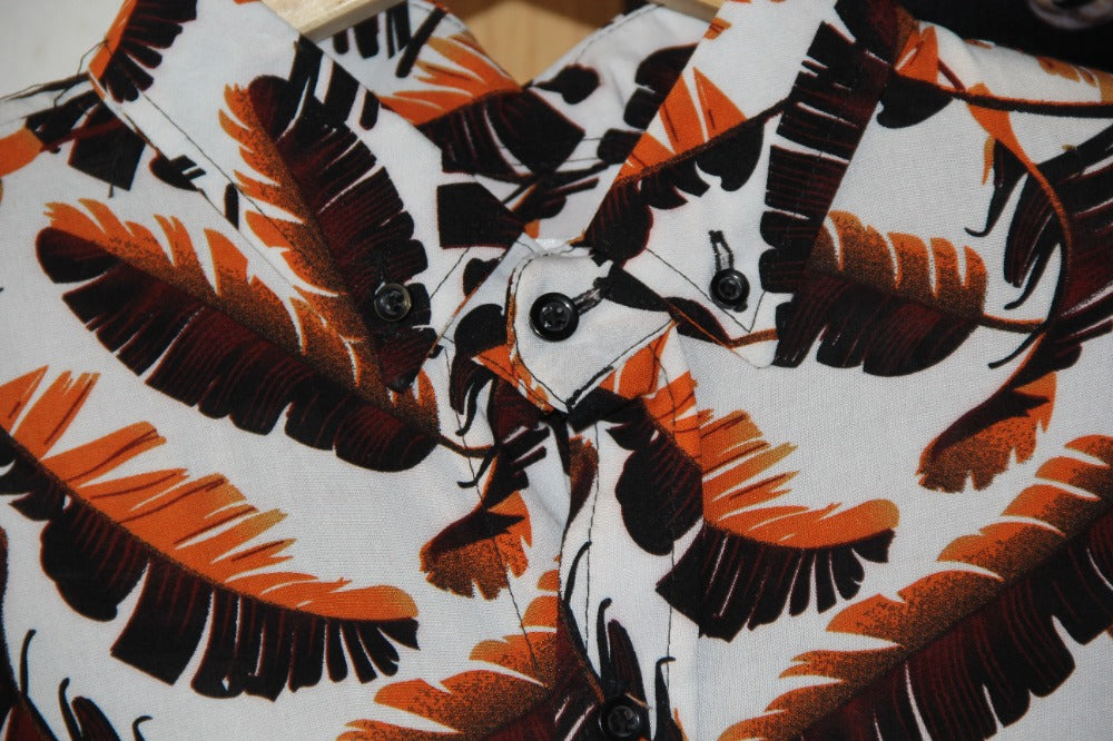 CAMISA MANGA LARGA ESTAMPADO PLUMAS CAFE/NARANJA