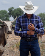 Cargar imagen en el visor de la galería, CAMISA MANGA LARGA CUADROS MEDIANOS NEGRO, MARINO Y BLANCO
