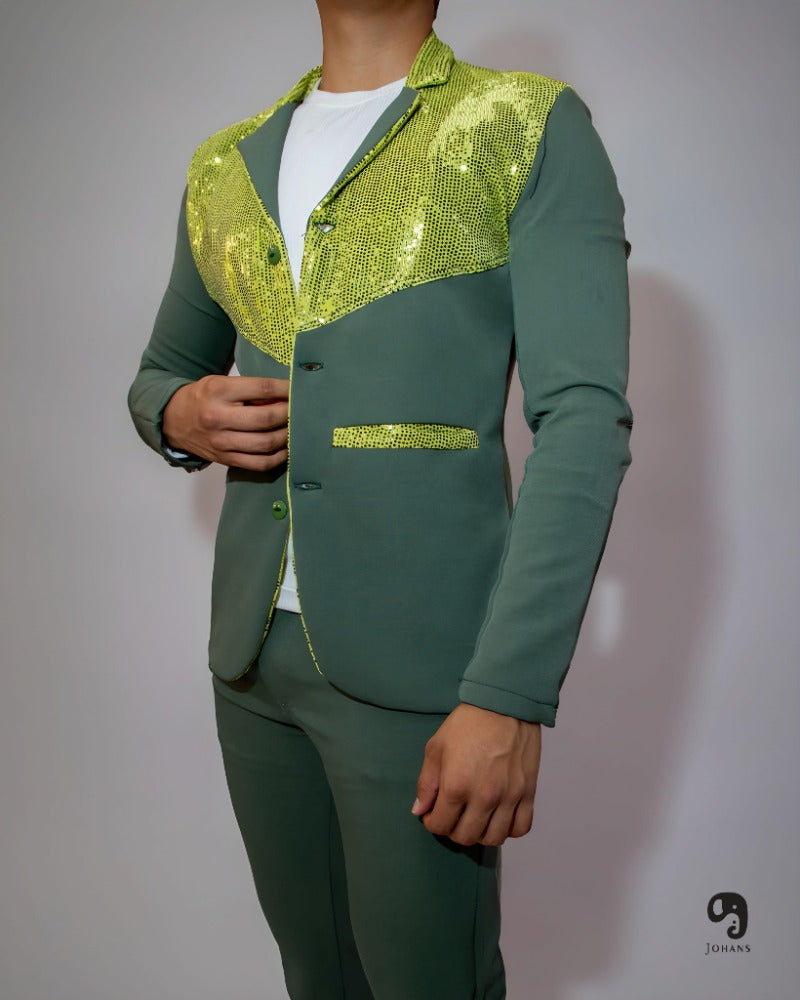 BLAZER SOLAPA V EXOTICO VERDE CEMENTO DETALLES DE LENTEJUELA EN HOMBROS
