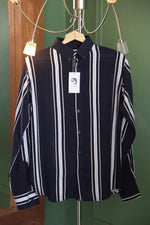 Cargar imagen en el visor de la galería, CAMISA MANGA LARGA RAYAS AZUL MARINO CON BLANCO
