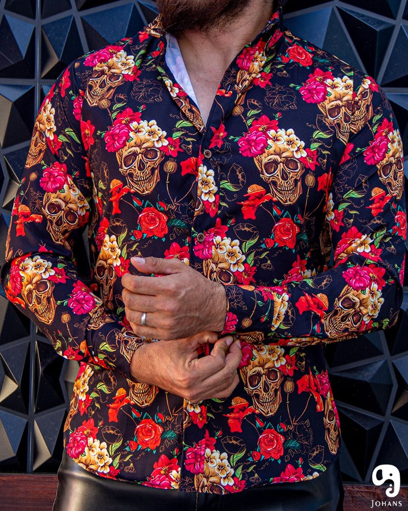 CAMISA MANGA LARGA ESTAMPADO CALAVERAS CON CORONA DE FLORES